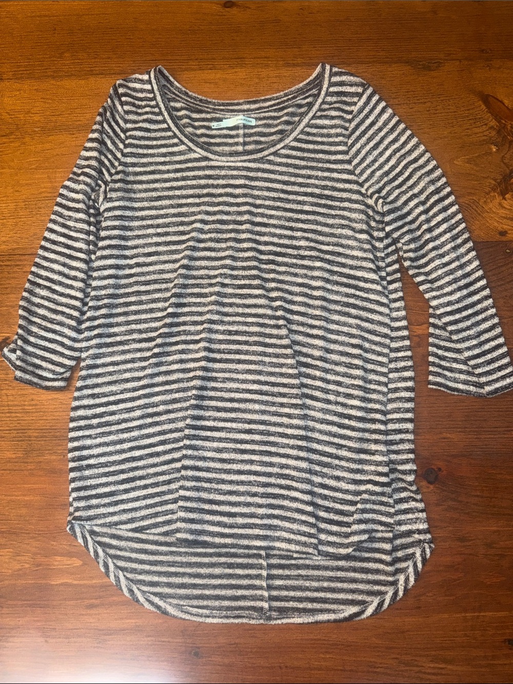 Striped Scoop Neck 3/4 Sleeve Top - Black & gray